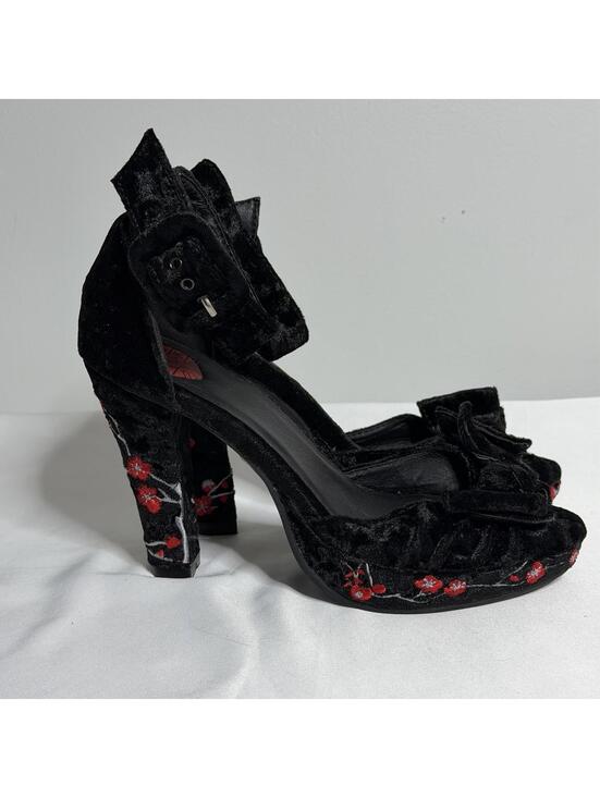 T.U.K. Black Crushed Velvet Cherry Blossom Whimsigoth Platform Heel Size 6 - Picture 2 of 9